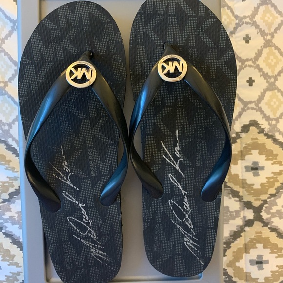 MK Flip Fops - Picture 2 of 4